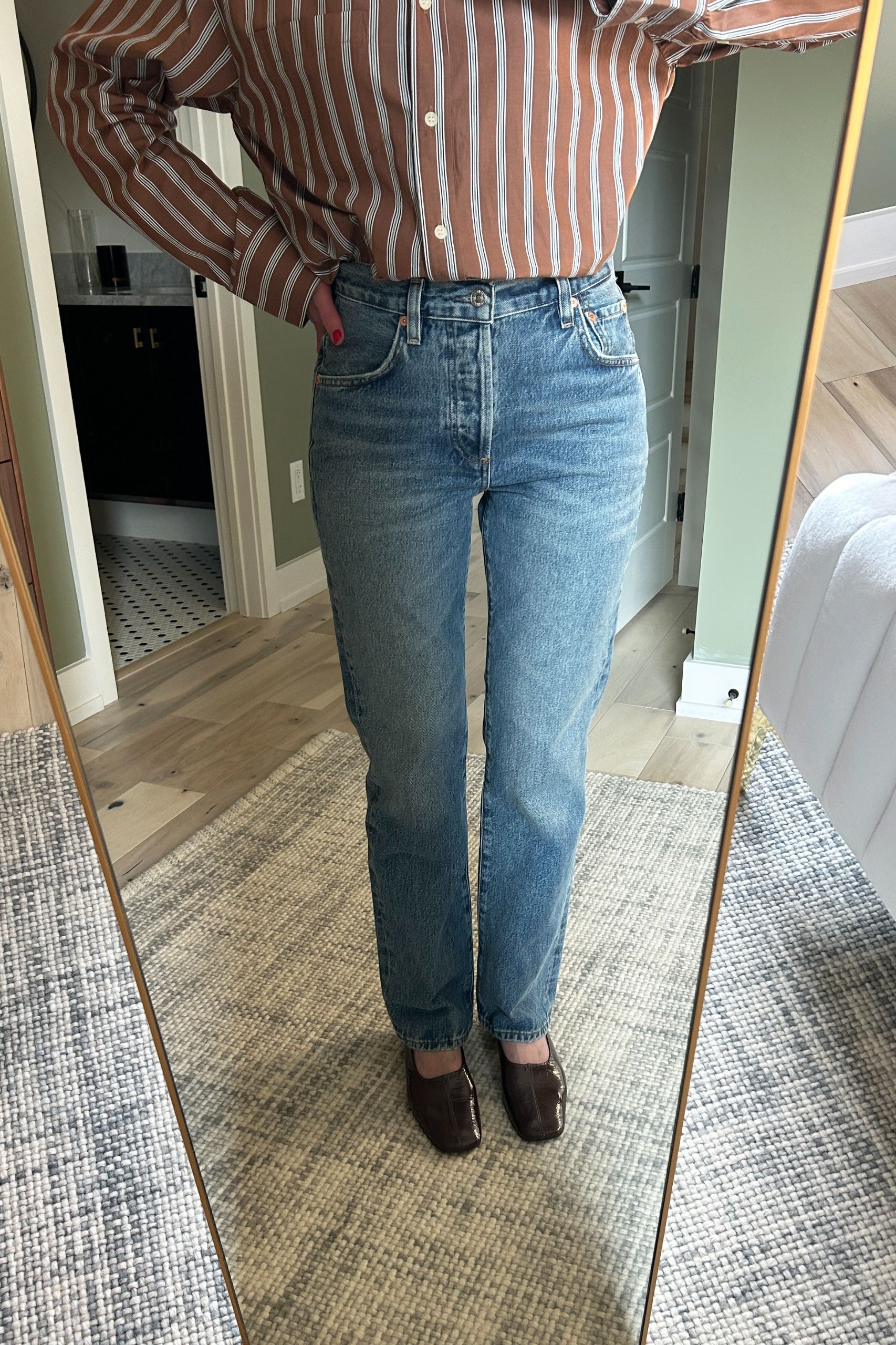 Who What Wear senior fashion editor Allyson Payer trying on the Citizens of Humanity 90s French Jeans in Dirty Martini