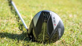 Titleist TSi1 Driver resting on the turf