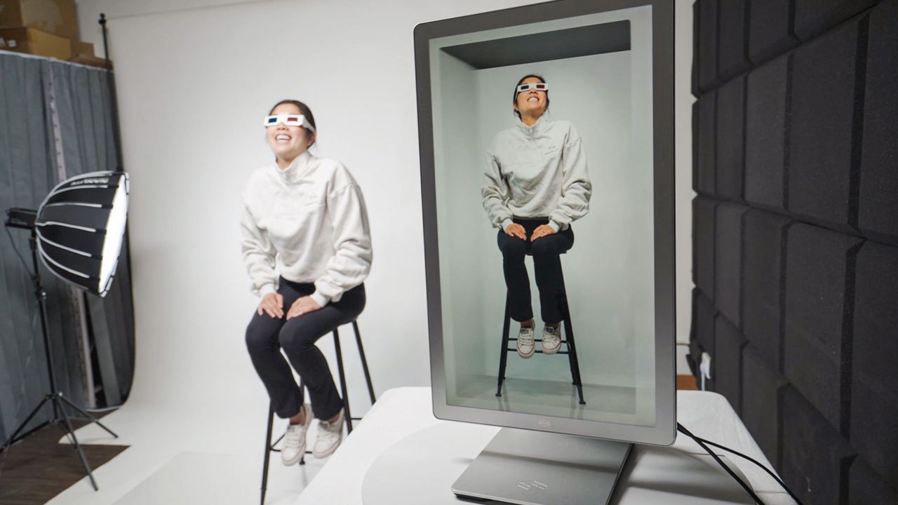 Looking Glass demos new Hololuminescent Display technology