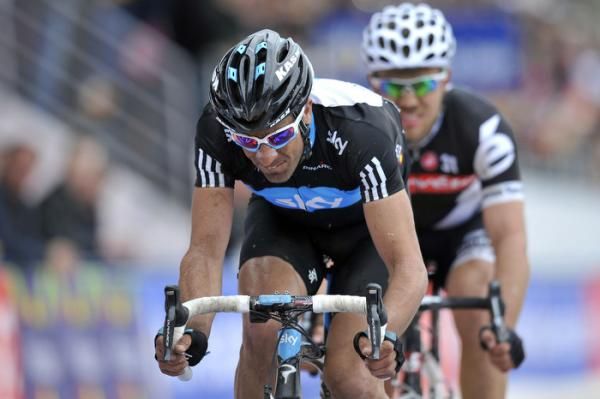 Juan Antonio Flecha (Sky) leads Thor Hushovd (Cervelo)