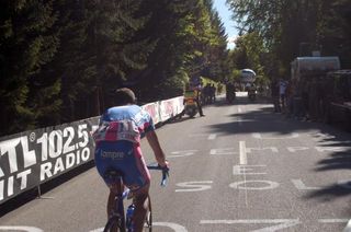 Wladimir Belli feels the incredible elevation gain on Zoncolan during the 2003 edition.