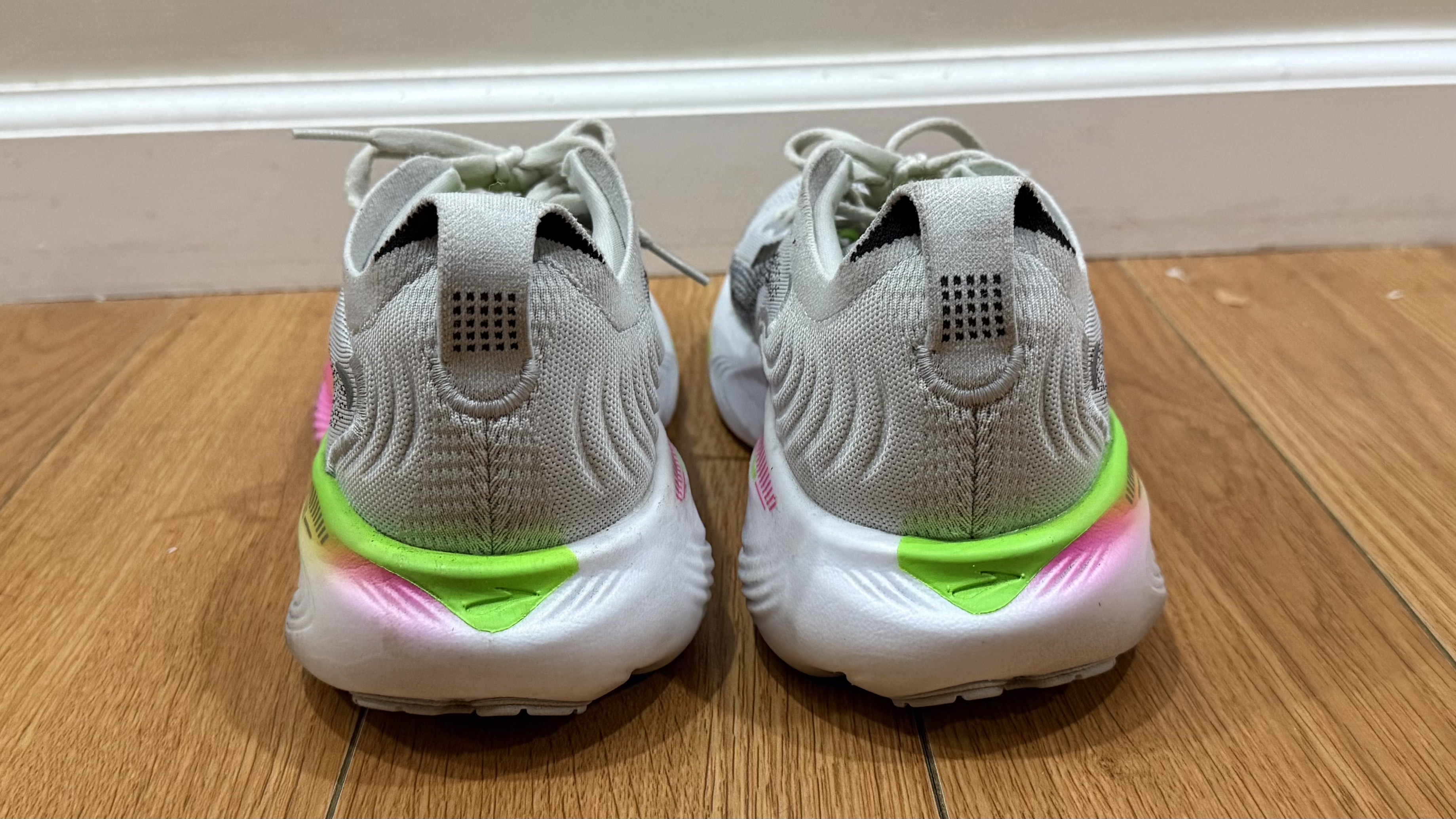 Brooks Adrenaline GTS 25 presented on a wooden floor