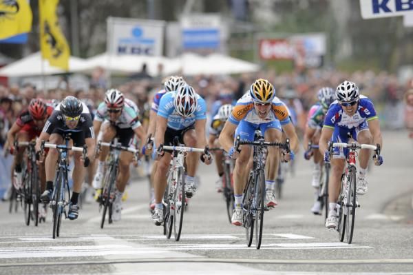 Tyler Farrar (Garmin-Transitions) on his way to the victory in the Scheldeprijs.