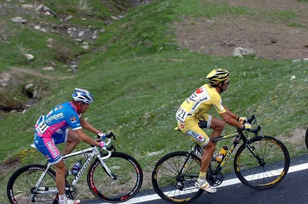 Damiano Cunego (Lampre-Fondital) follows Simoni.
