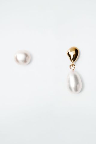 Mismatched pearl earrings
