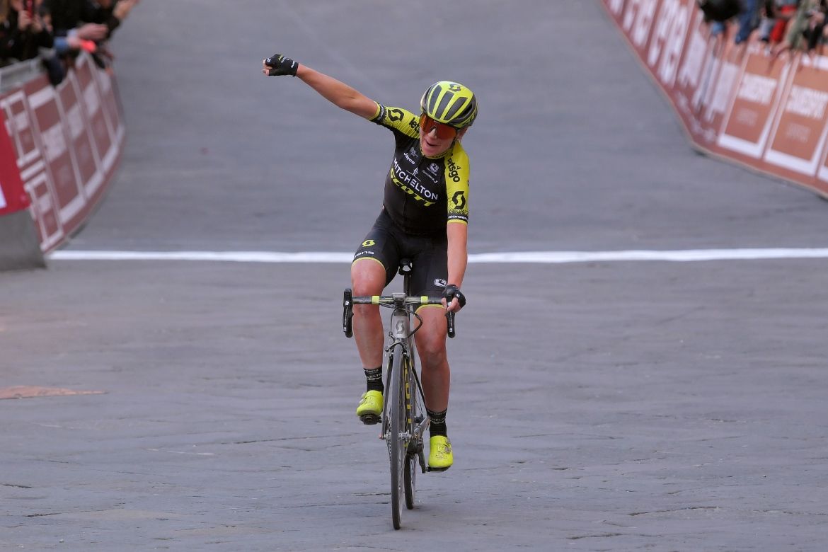 Annemiek van Vleuten wins the 2019 Strade Bianche