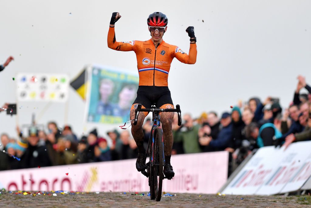 COL DU VAM DRENTHE NETHERLANDS NOVEMBER 07 Lars Van Der Haar of Netherlands celebrates winning during the 19th UEC European Cyclocross Championships 2021 Mens Elite EuroCross21 UECcycling on November 07 2021 in Col du Vam Drenthe Netherlands Photo by Luc ClaessenGetty Images