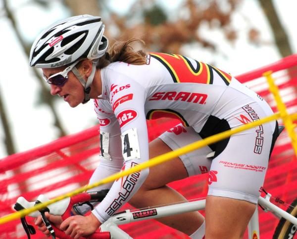 Amy Dombroski (Schlamm P/B Clement-Primus Mootry) putting a final move on Emmett