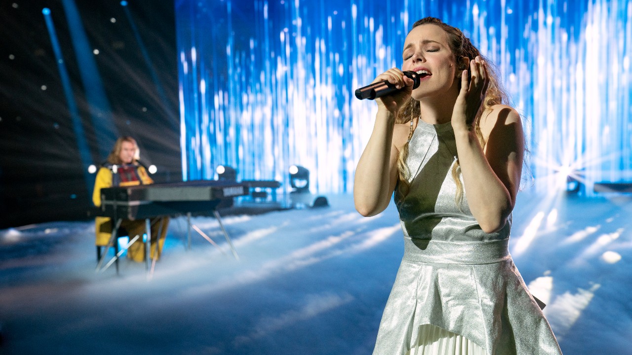 (L-R) Will Ferrell as Lars Erickssong, Rachel McAdams as Sigrit Ericksdottir singing.