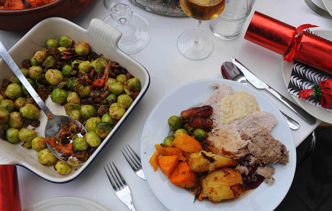 Christmas dinner, traditional xmas meal, Dec 08 December 2008. festive Crackers brussel sprouts roast turkey (Photo by Jeff Overs/BBC News