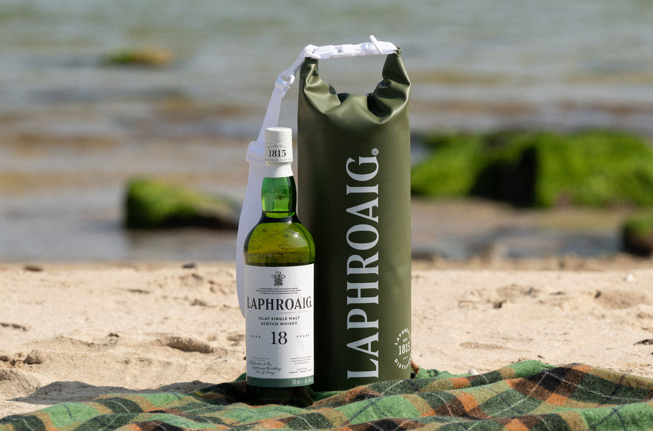 Laphroaig 18-Year-Old Christmas Gift Set