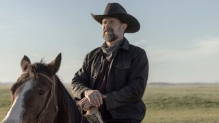 Garret Dillahunt riding a horse in Lanterns.