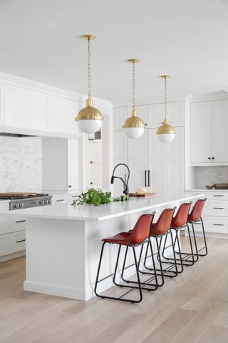 A kitchen with symmetrical lights