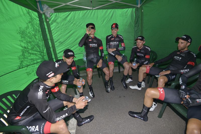 Bora Argon 18 waiting for the other teams to cross the line