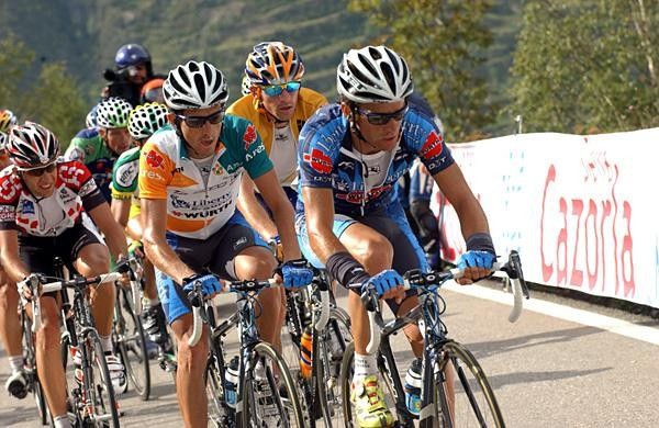 Michele Scarponi (Liberty Seguros) piles the pressure on