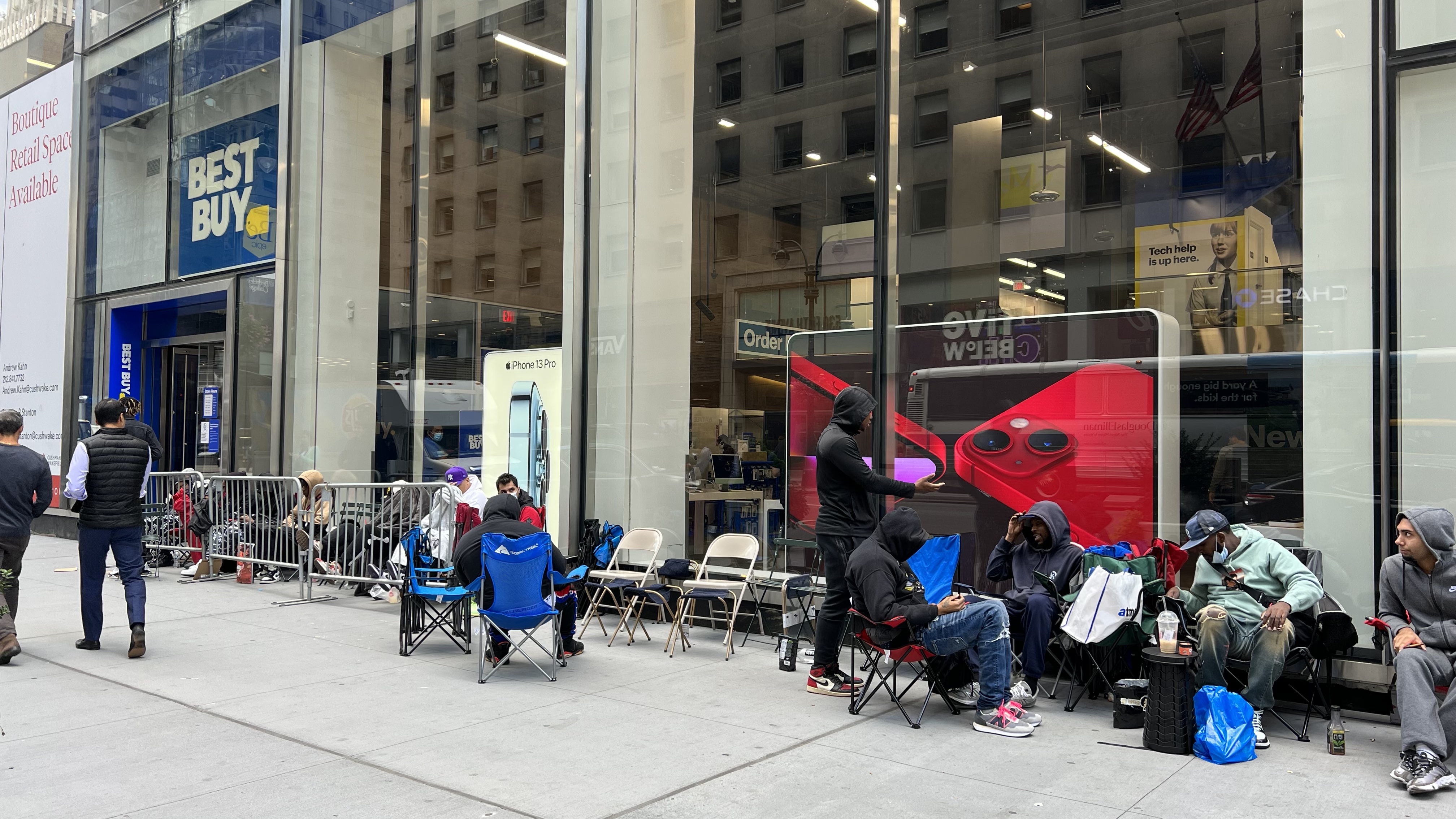 People in line to buy the RTX 3080 Ti in New York City