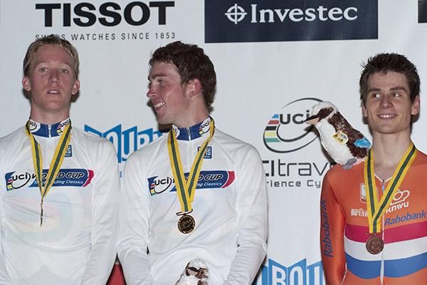 Cameron Meyer and Leigh Howard won the men's Madison by taking a lap.