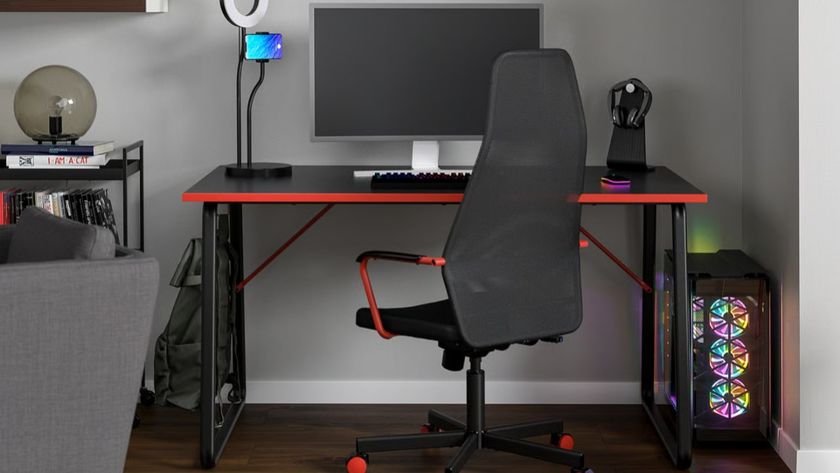 IKEA HUVUDSPELARE gaming chair and desk in a gray setup