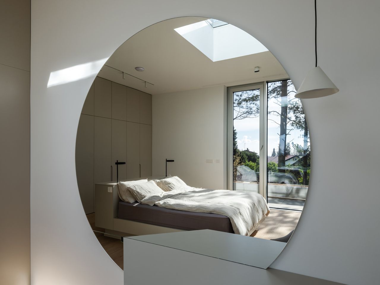 Details of the primary bedroom suite