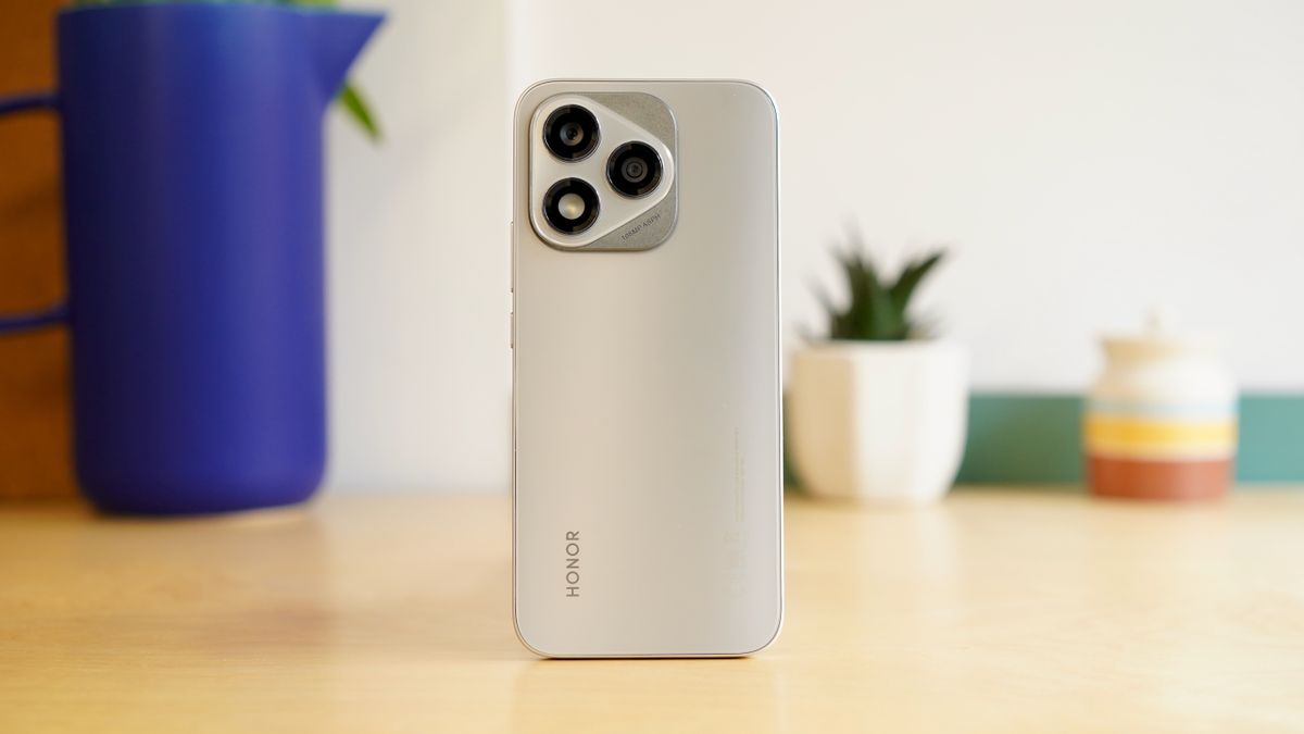 Review images of the Honor 400 Lite