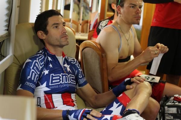 Aboard the team bus before stage start, George Hincapie and Simon Zahner listen to Mike Sayers lay out the day&rsquo;s course and plans. Zahner would later get caught in the early-stage crash.