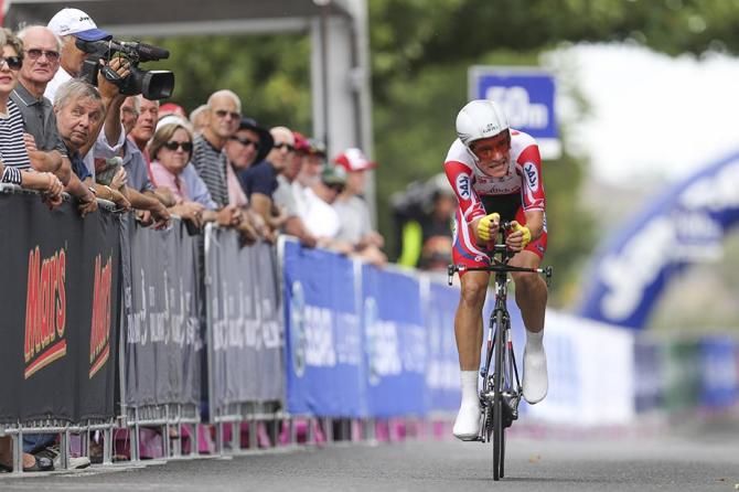 Miles Scotson has time to look at the timing board as he crosses in first in the U23 race