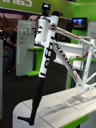 The F1's new Lefty Speed DLR fork offers 110mm of travel in an ultra-stiff 1365g (3.01lb) package.