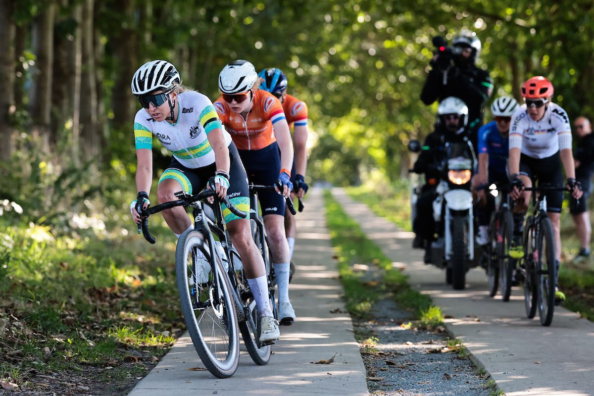 Picture by Alex Whitehead/SWpix.com - 05/10/2024 - Cycling - 2024 UCI Gravel World Championships, Halle-Leuven, Belgium - Women Elite Race - Nicole Frain (Australia)