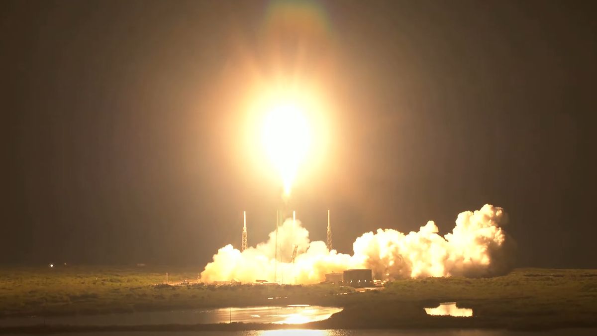 SpaceX meluncurkan muatan terberat pada roket daur ulang sebanyak sembilan kali