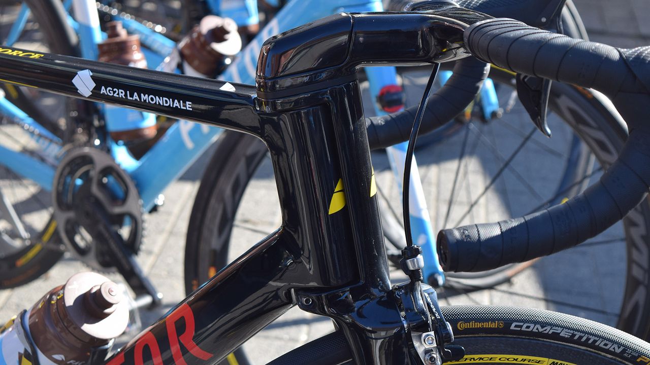 The Factor ONE also has an unusual front hinge steering design as opposed to a traditional fork steerer running through the head tube
