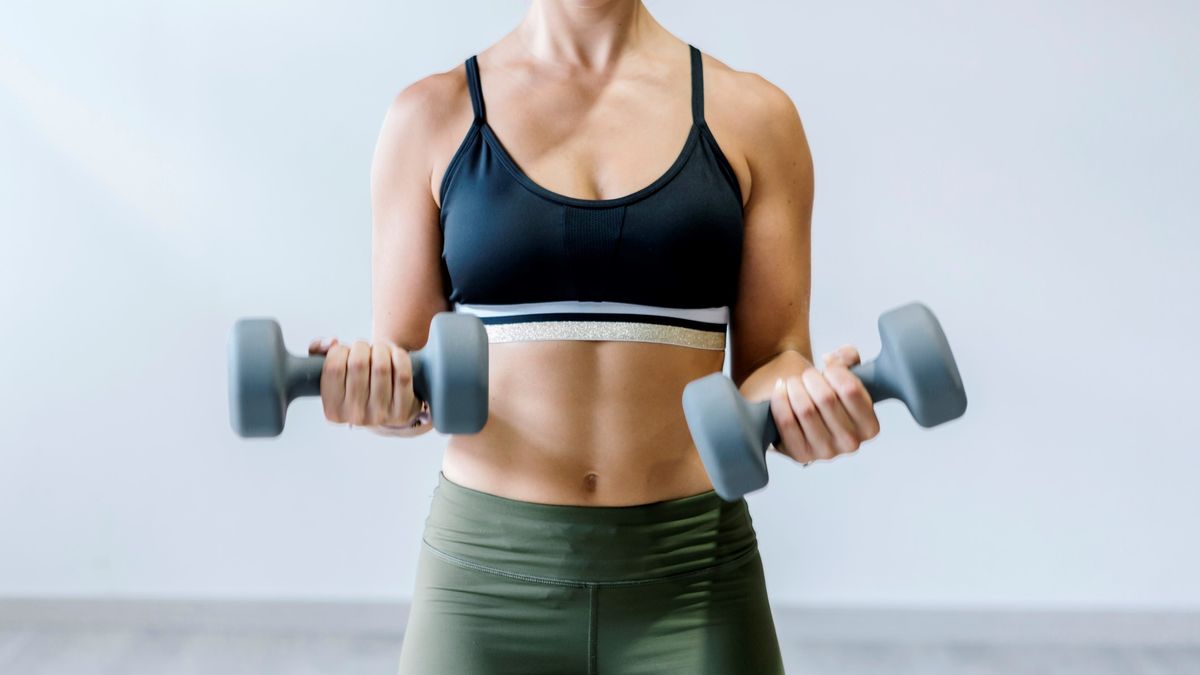 This dumbbell workout builds your entire body in just 20 minutes