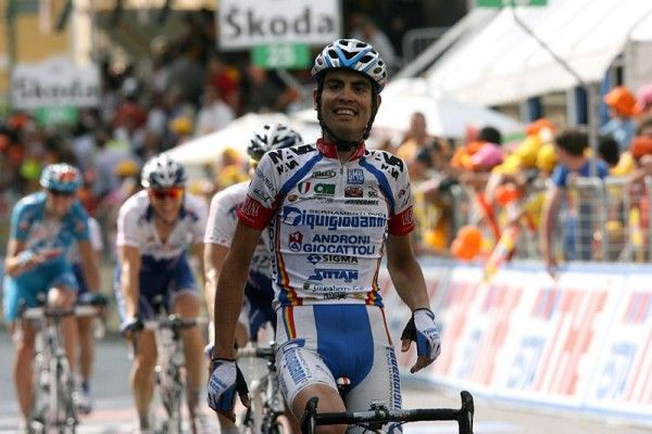Francesco De Bonis (Diquigiovanni - Androni) is pleased with the victory of his teammate Michele Scarponi.
