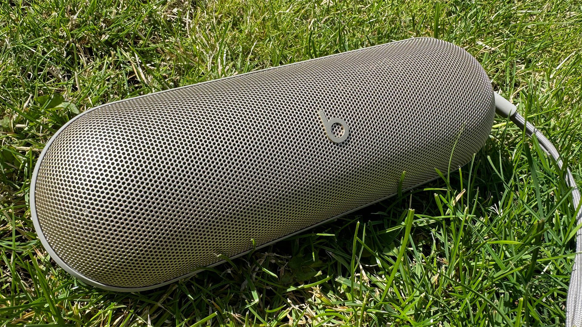 Bu bas Beats Bluetooth hoparlör, bu harika Kara Cuma fırsatında neredeyse yarı fiyatına!