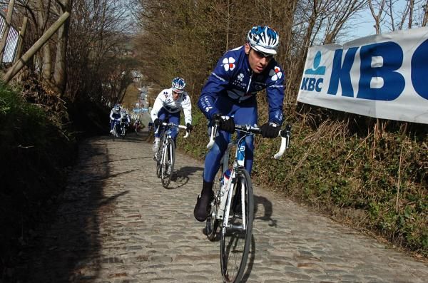 Francaise des Jeux previews the course for Sunday.