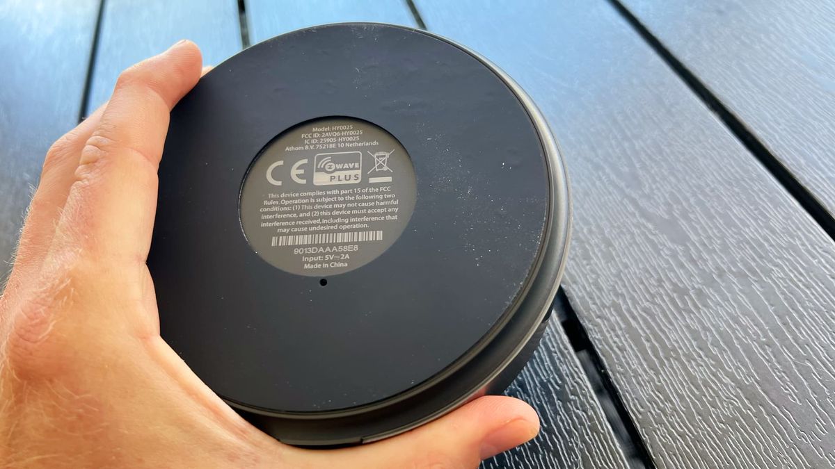 Homey Pro med ethernet-adapter p&aring; bord p&aring; bord
