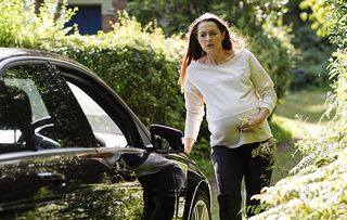 Warren returns to the cottage to see Sienna but she manages to escape and then goes into labour in Hollyoaks.
