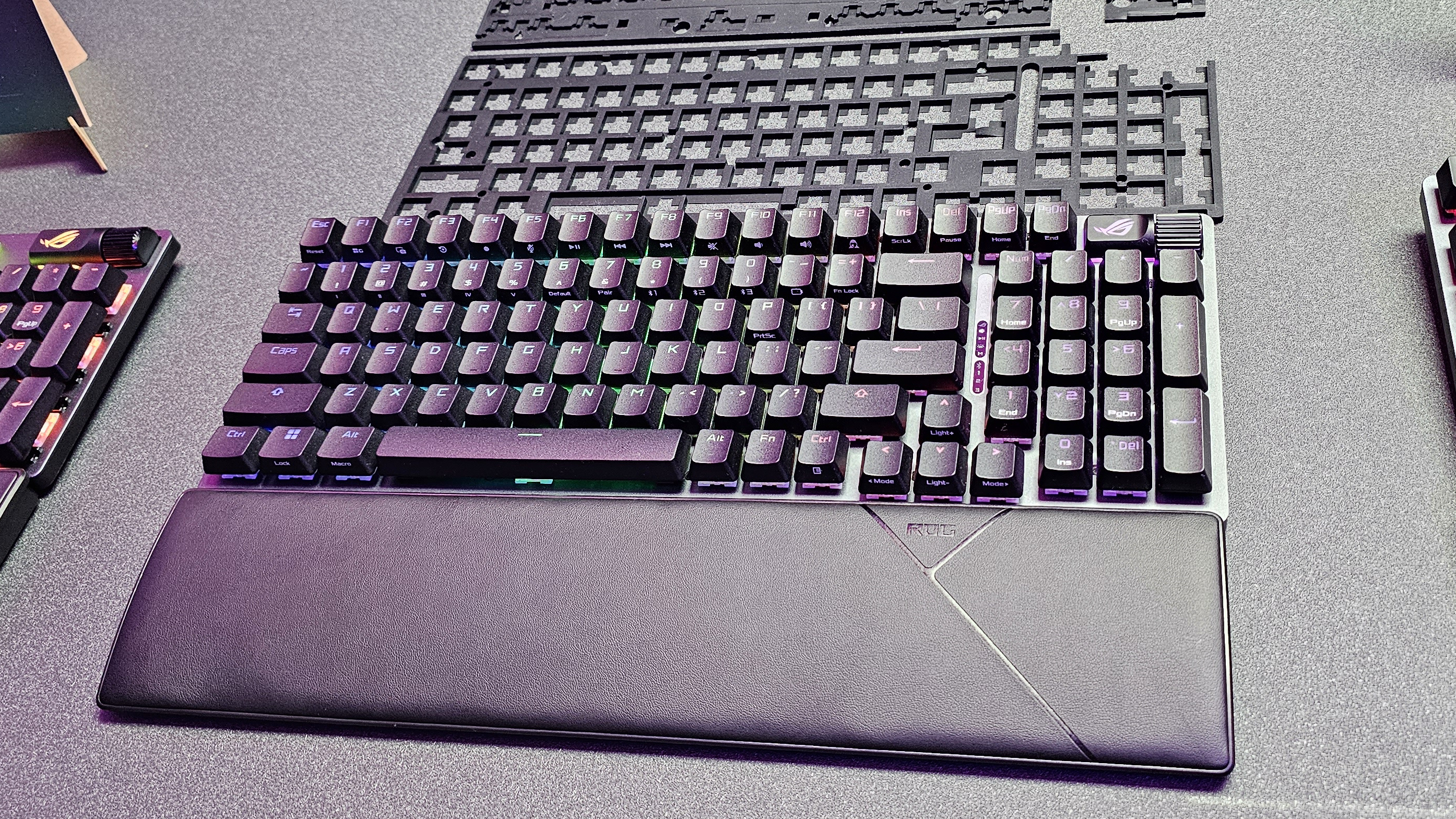 Asus' New Wireless Gaming Keyboard Has Custom…