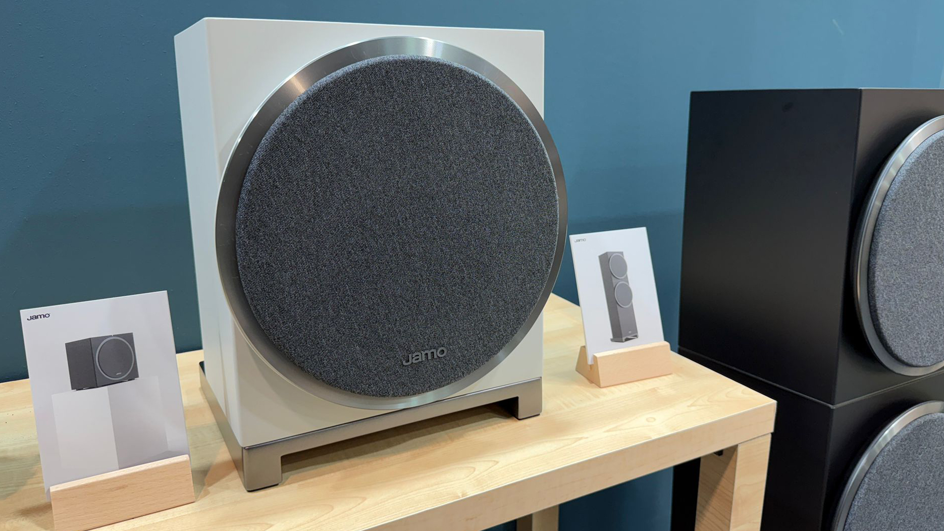 Jamo Concert Element 50 bookshelf speaker