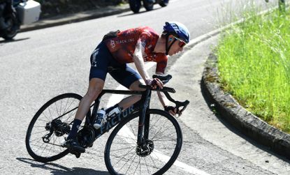 Dan Martin wins stage 17 of the Giro d'Italia 
