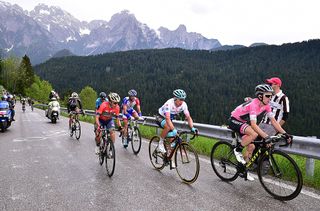 Simon Yates (Mitchelton-Scott) on the final climb of stage 15 at the Giro d'Italia