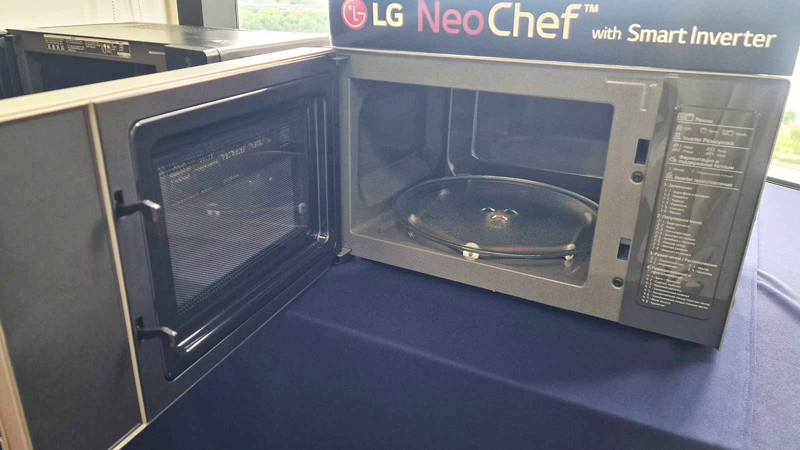 LG NeoChef Microwave