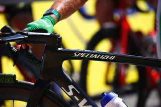 Mark Cavendish'S Tarmac SL7 Tour de France race with the chain off bike