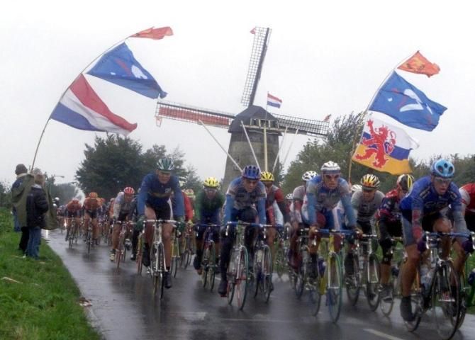 1998 Worlds: Just how windy and rainy was it for the elite men's world championship road race in Valgenburg, the Netherlands?