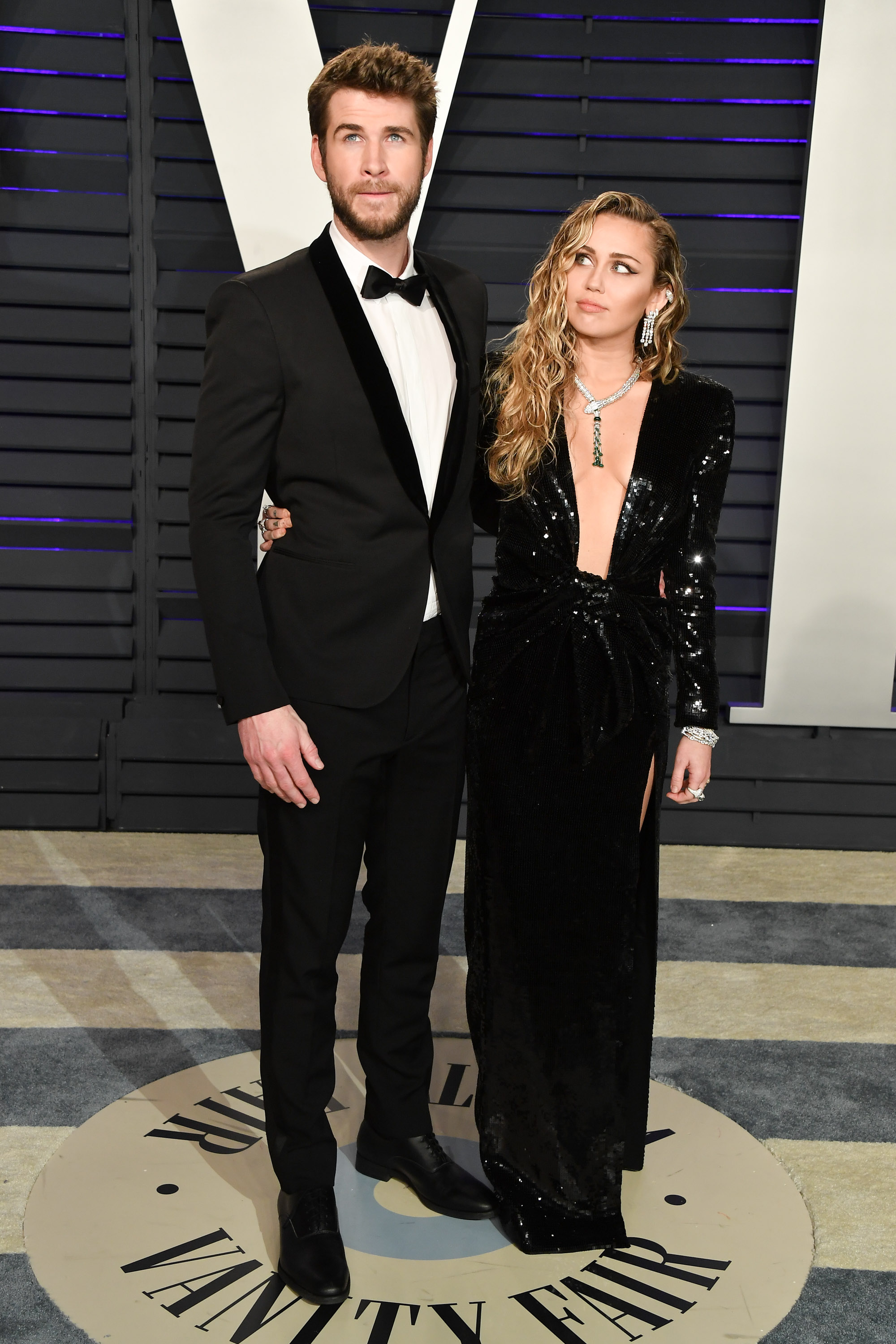 BEVERLY HILLS, CALIFORNIA - FEBRUARY 24: Liam Hemsworth and Miley Cyrus attend the 2019 Vanity Fair Oscar Party hosted by Radhika Jones at Wallis Annenberg Center for the Performing Arts on February 24, 2019 in Beverly Hills, California. (Photo by George Pimentel/Getty Images)