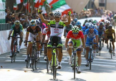 Andrea Guardini (Farnese Vini-Neri Sottoli) wins the final stage of the Giro di Padania.