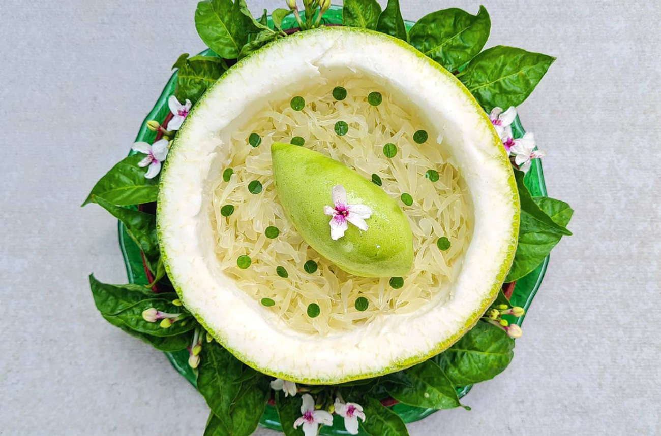 A plate of food with green leaves and rice