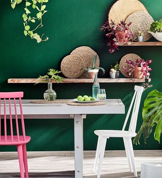 How to paint an exterior wall with green wall and dining table and chairs