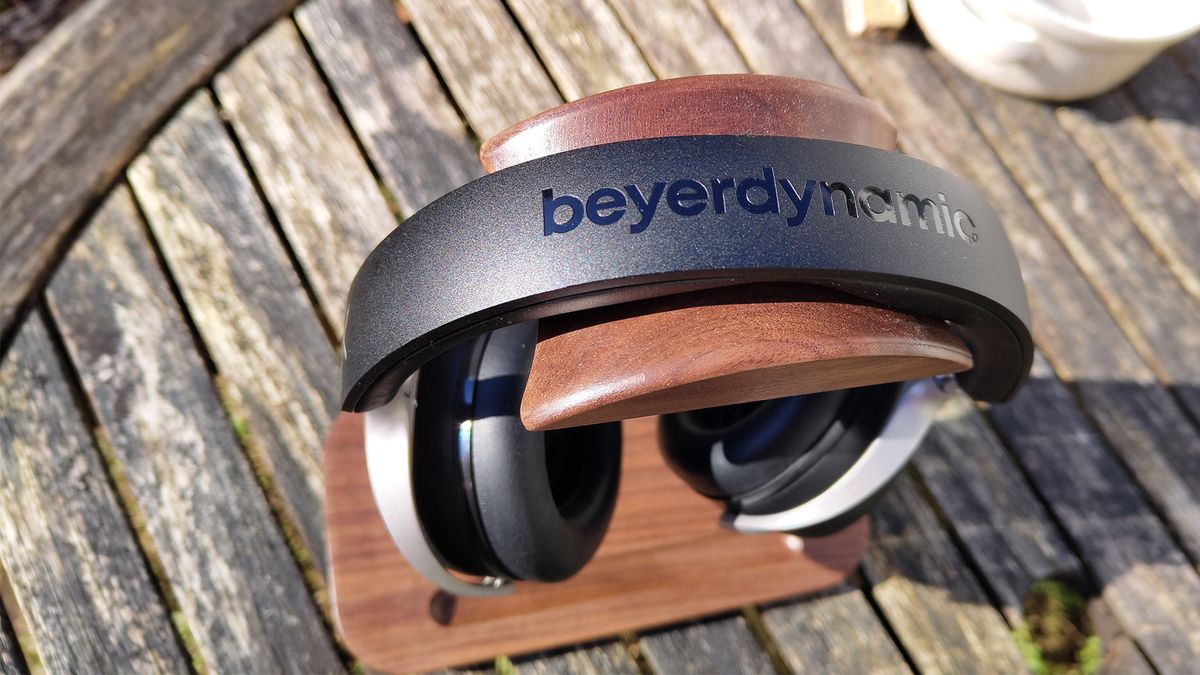 Beyerdynamic Aventho 300 wireless over-ear headphones