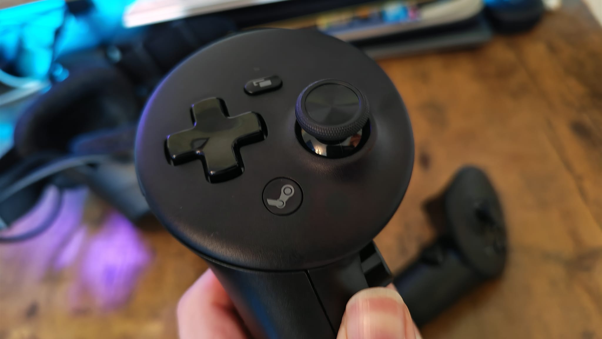 The left-hand Steam Frame controller