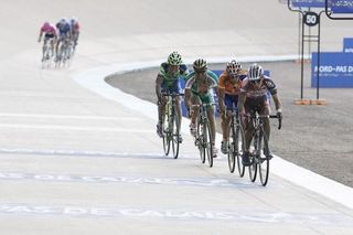 Leukemans leads the chasers at Paris-Roubaix